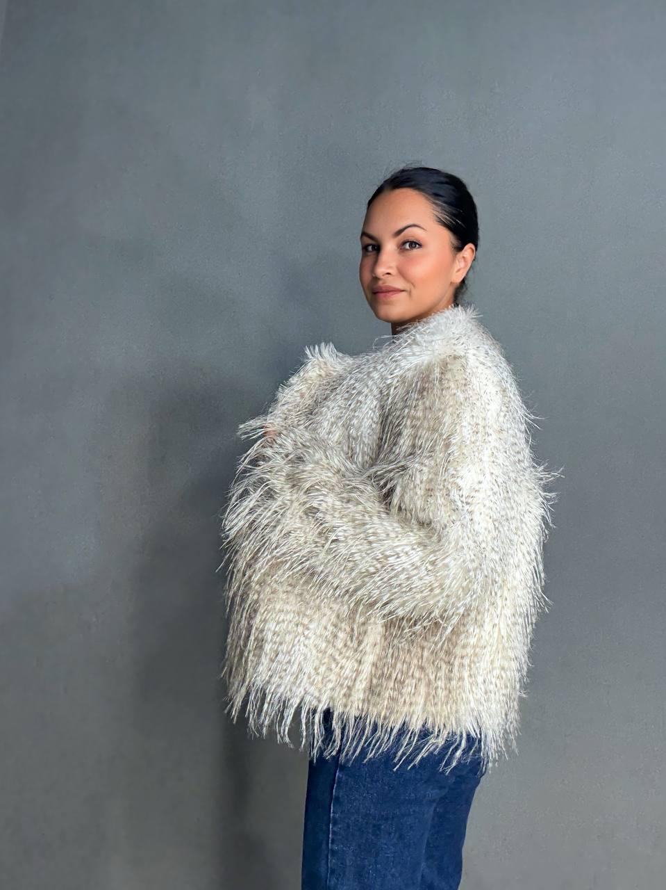 Шуба женская Fancy Matinee 111 искусственный мех перо короткая L Бежевый (4839) - фото 6 Шуба женская Fancy Matinee 111 искусственный мех перо короткая L Бежевый (4839) - фото 6
