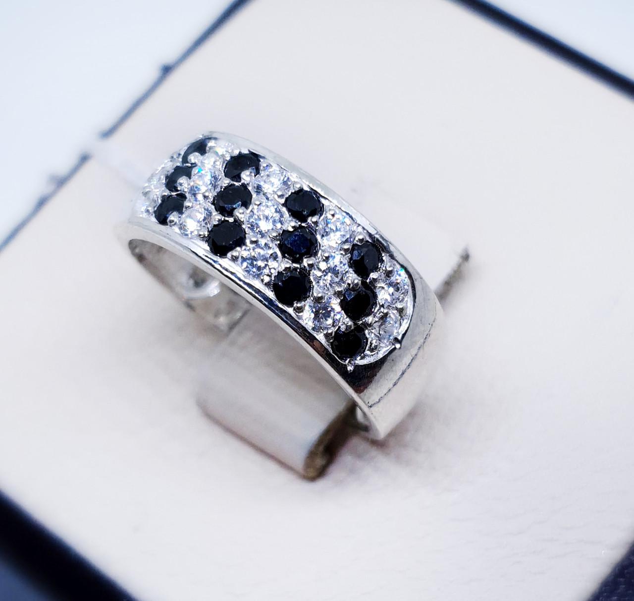 Кольцо серебряное с кубическим цирконием р. 20 3,44 г (1499520403)