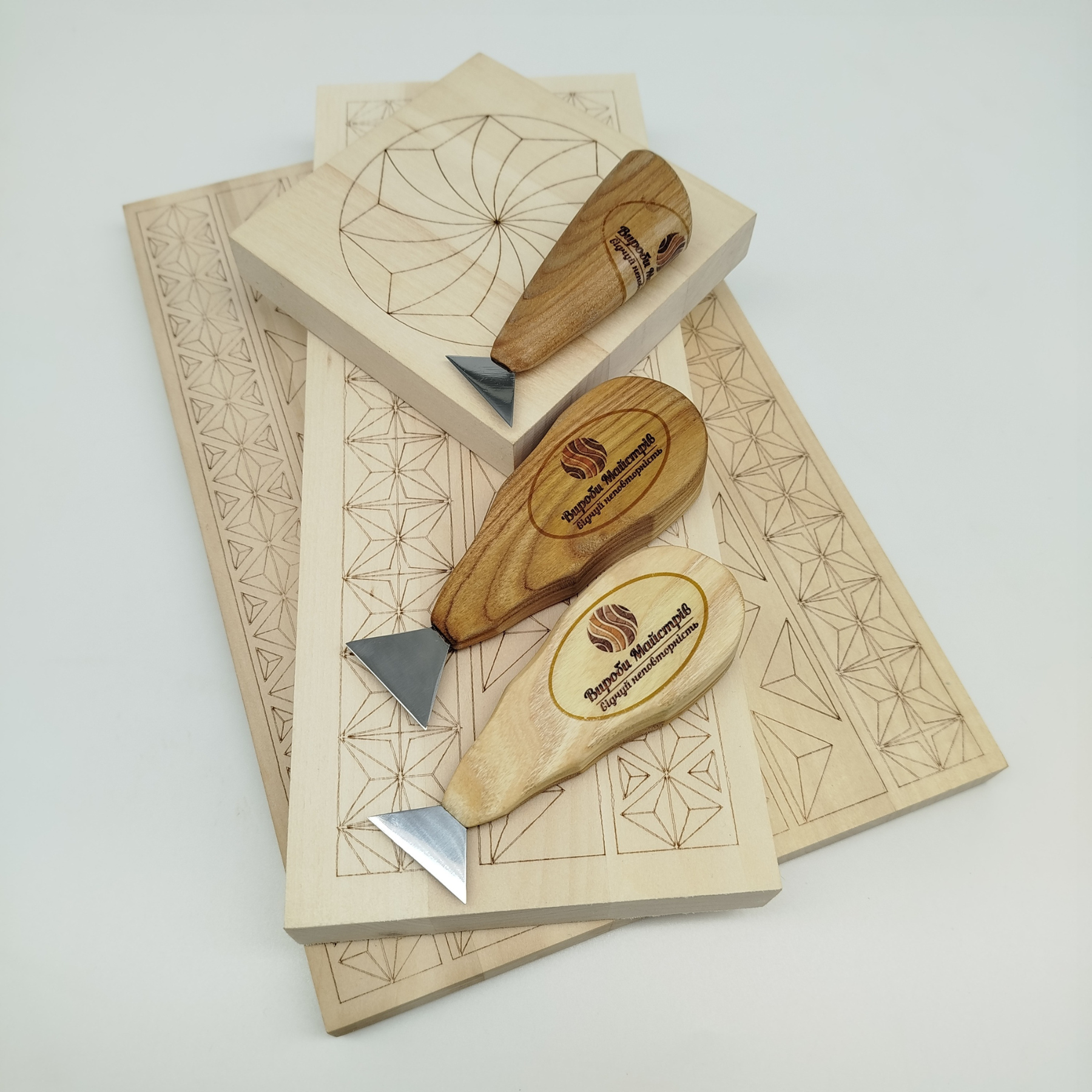 Набор для геометрической резьбы по дереву 3 доски с чертежом/3 резаки (33740831)