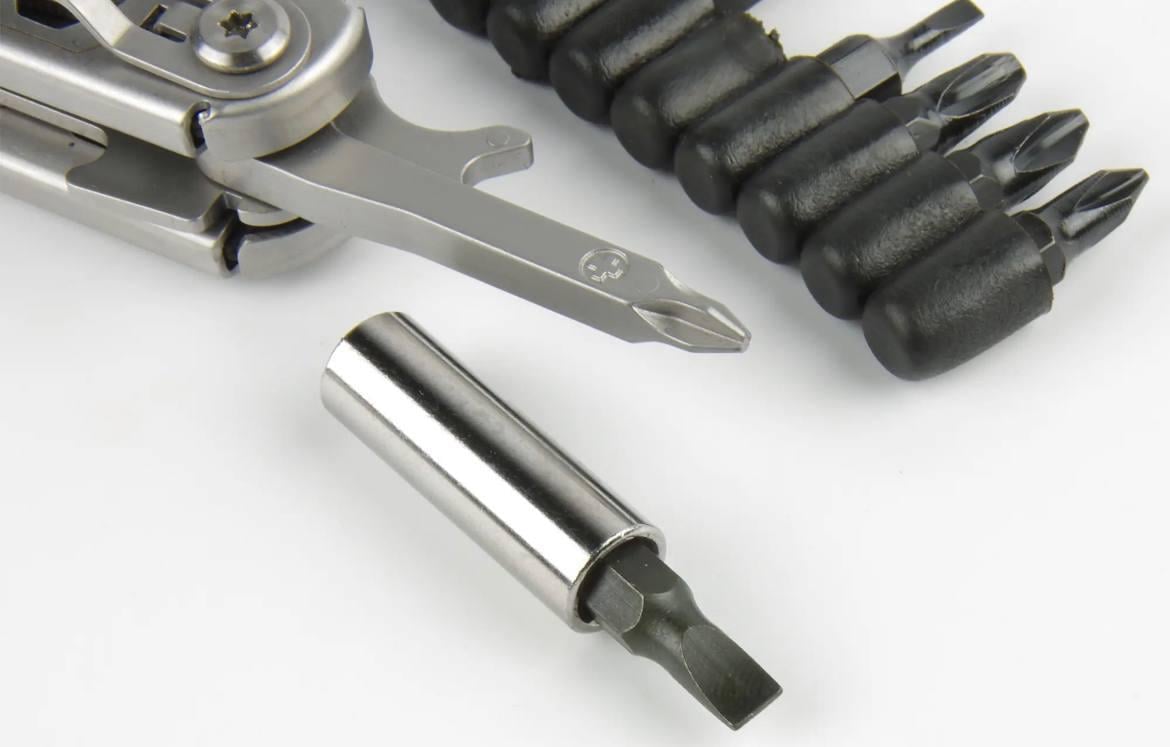 Мультитул Sanke Rescue 32в1 з набором біт та додатковими кусачками Silver (xy7-ixx-zq2) - фото 6 Мультитул Sanke Rescue 32в1 з набором біт та додатковими кусачками Silver (xy7-ixx-zq2) - фото 6