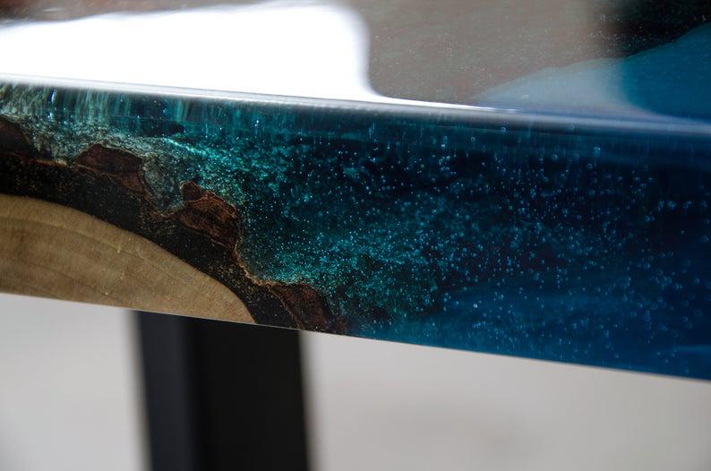 Стіл журнальний річка Сан-Дієго дизайнерський з прозорої синій епоксидної смоли та масиву горіха 8000х500х480 мм - фото 2 Стіл журнальний річка Сан-Дієго дизайнерський з прозорої синій епоксидної смоли та масиву горіха 8000х500х480 мм - фото 2