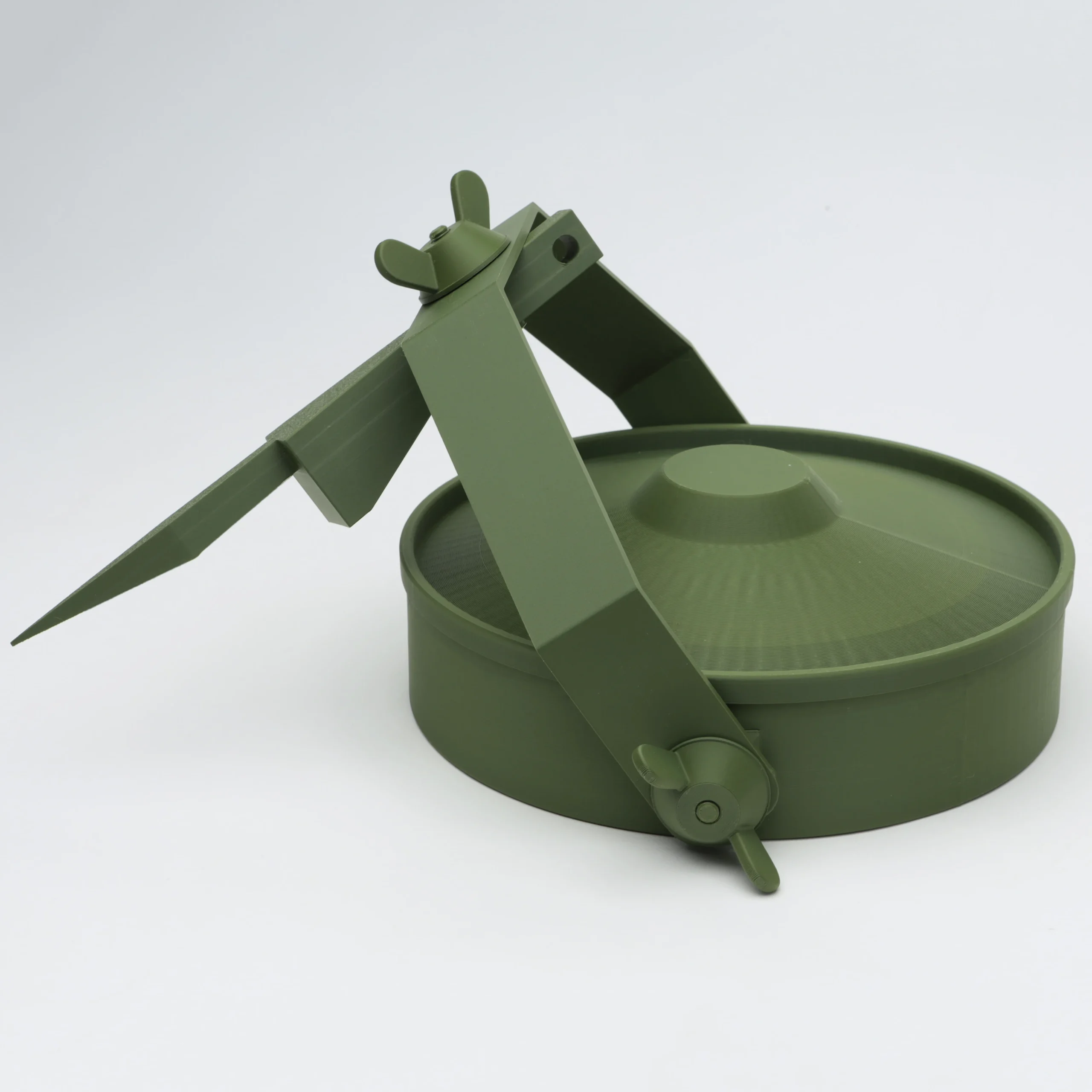 Макет противопехотной осколочной мины направленного действия МОН-100