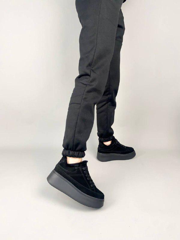 Кеды женские замшевые на черной подошве на цигейке р. 41 Черный (7500-2з/41) - фото 2 Кеды женские замшевые на черной подошве на цигейке р. 41 Черный (7500-2з/41) - фото 2