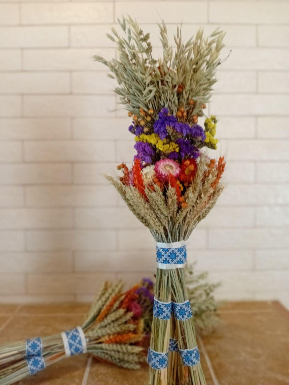 Дидух рождественский из колосья пшеницы/льна и овса на трех ножках 50-55 см с лентой вышиванкой Синий (2794446601) - фото 4 Дидух рождественский из колосья пшеницы/льна и овса на трех ножках 50-55 см с лентой вышиванкой Синий (2794446601) - фото 4