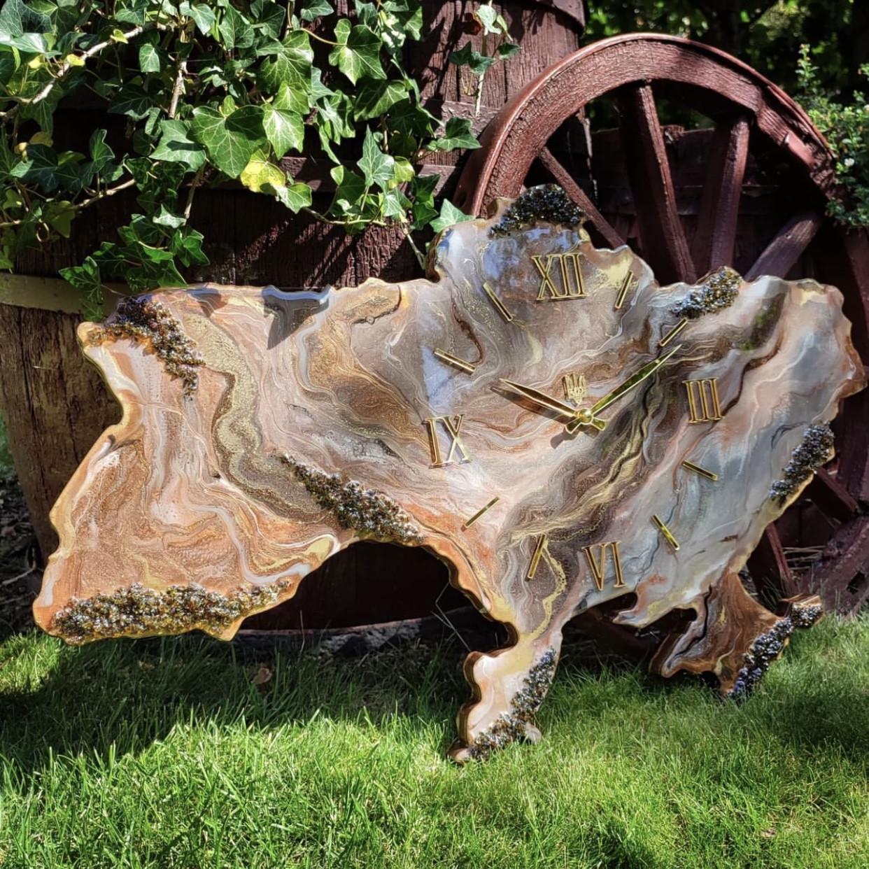 Часы настенные из эпоксидной смолы Карта Украины 70х45 см