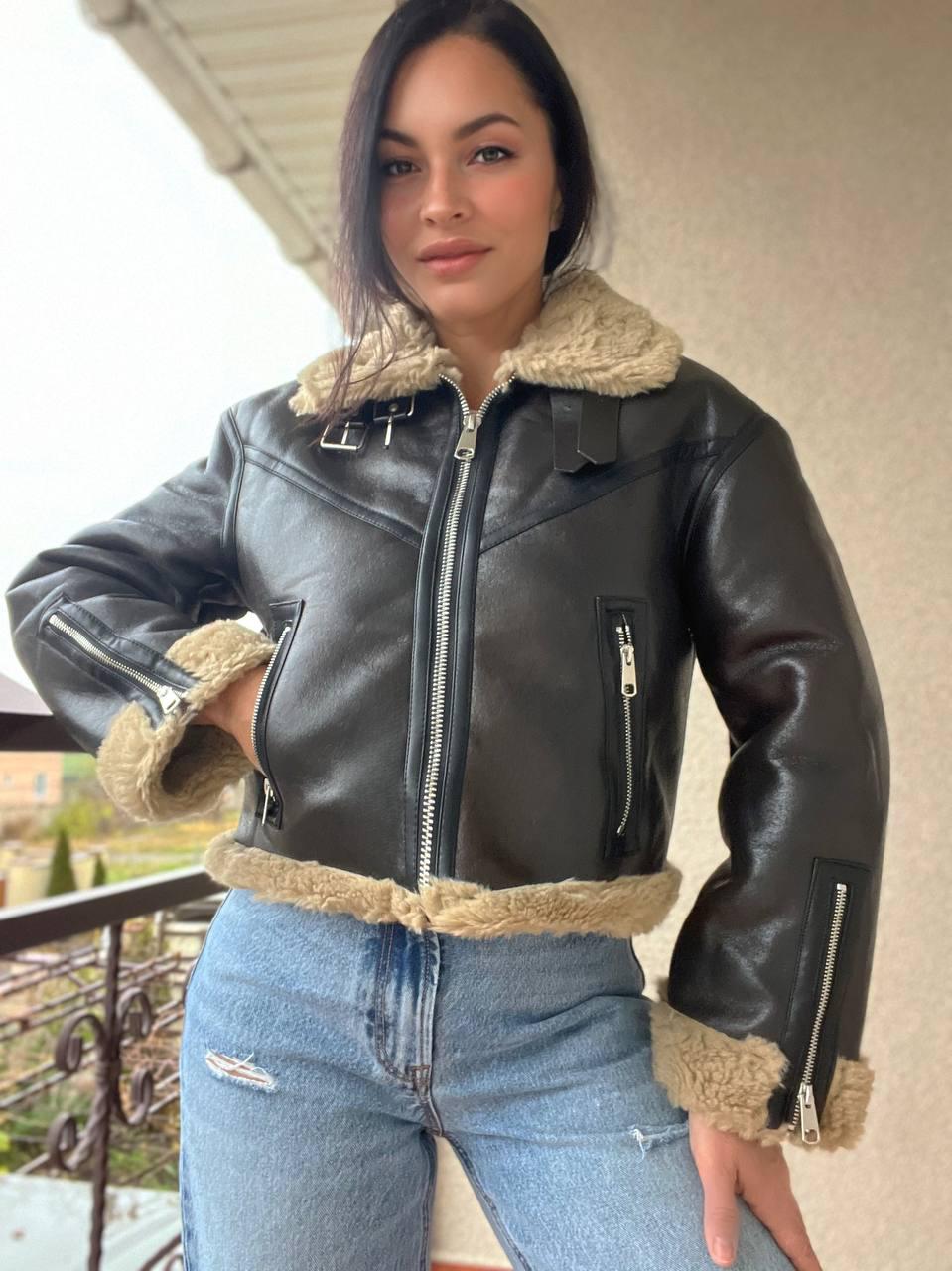 Дублянка жіноча Aftf Basic 2407 коротка блискавка з хутром екозамша M Темно-коричневий (3124) - фото 4