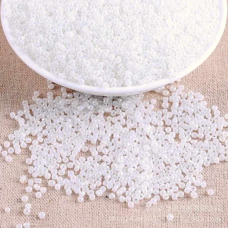 Бисер Блестящий 2 мм 50 г Белый (БР0002л02)