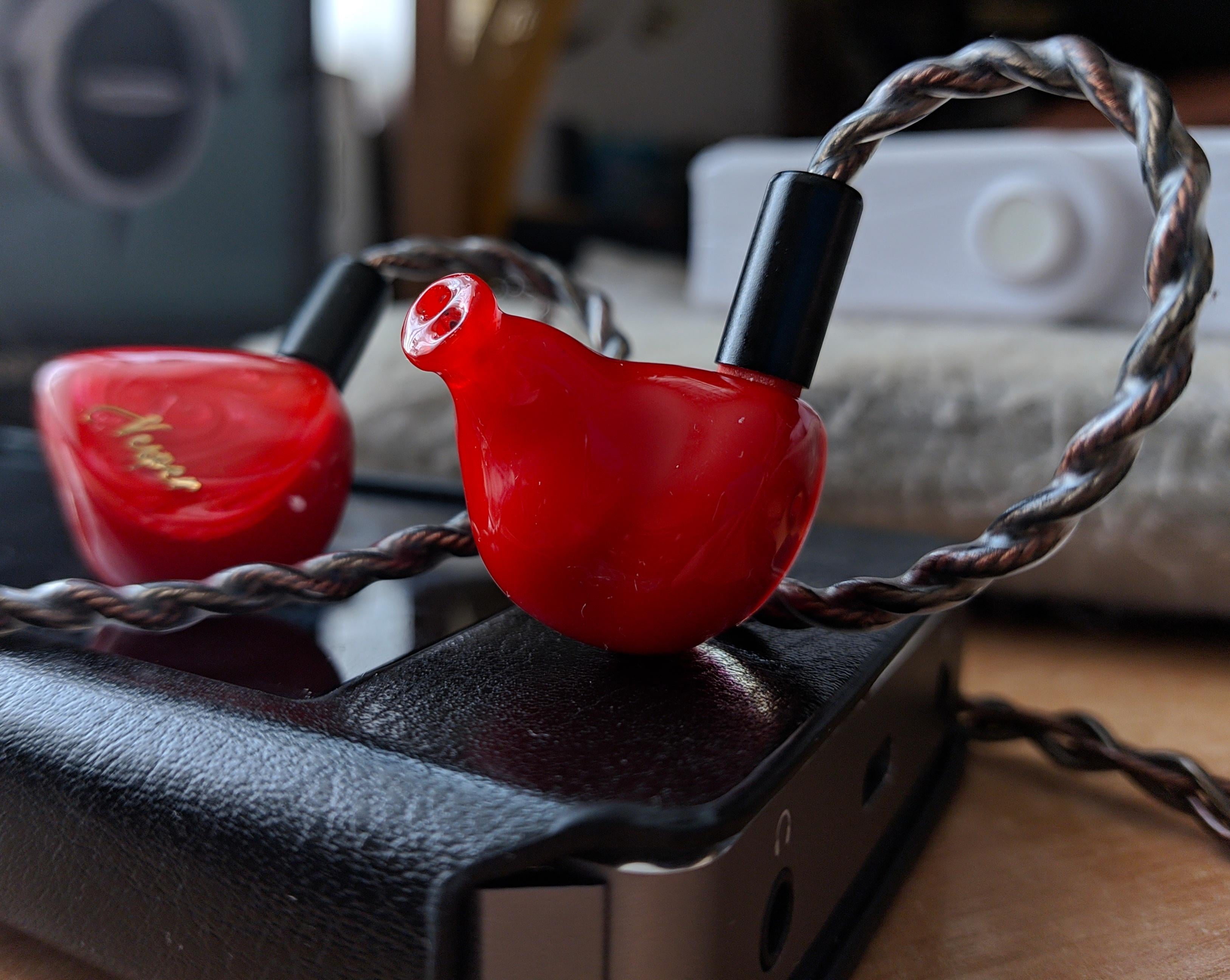 Навушники без мікрофону Queen of Audio Vesper Venetian Red (508917)