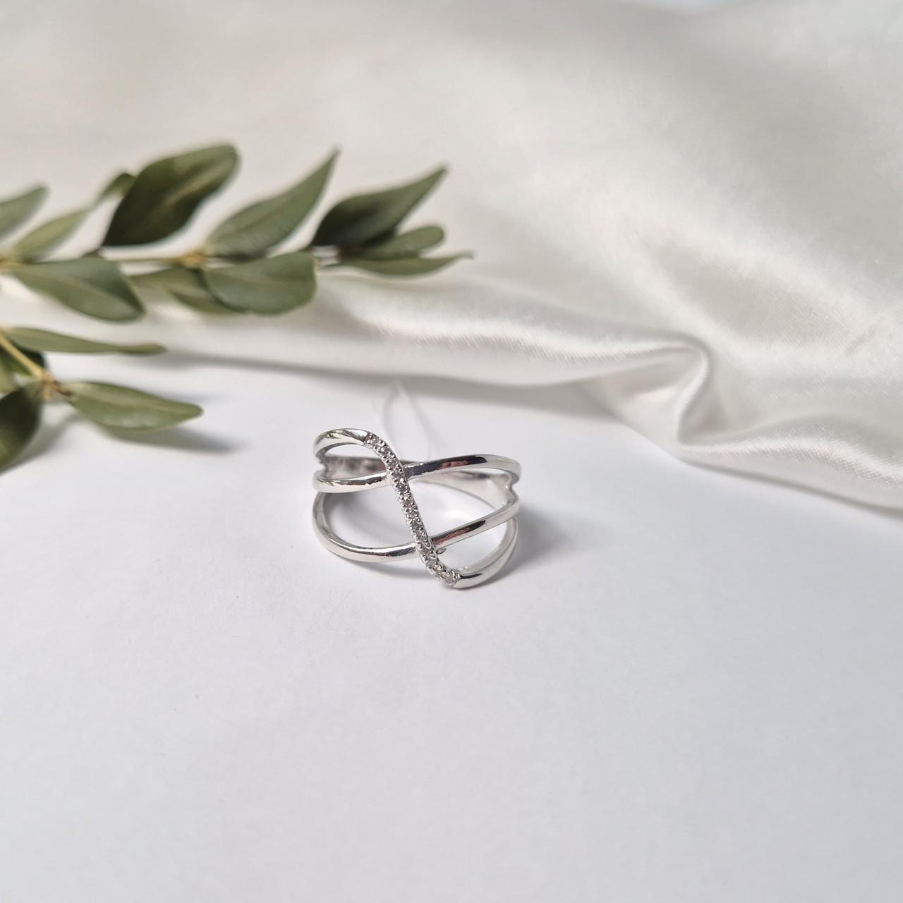 Кольцо широкое в белых камнях серебро 925 пробы родированное 3,70 г р. 21 (4665р)