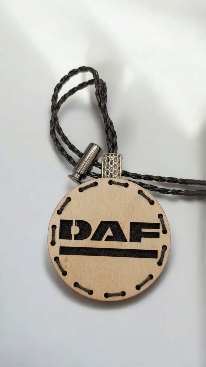 Ароматизатор для авто Daf многоразовый из дерева/войлока и аромапарфюм 10 мл (122) Ароматизатор для авто Daf многоразовый из дерева/войлока и аромапарфюм 10 мл (122)