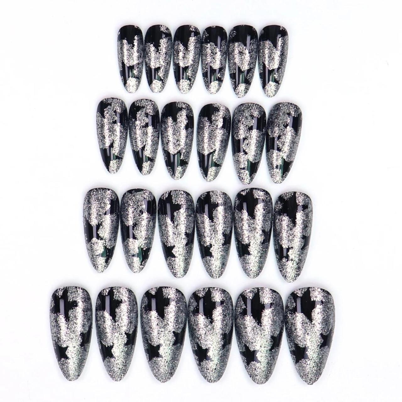 Накладні нігті Чорний Зірки мигдаль середньої довжини із клейовими пластинами 24 шт. Сріблястий (2789190679) - фото 6 Накладні нігті Чорний Зірки мигдаль середньої довжини із клейовими пластинами 24 шт. Сріблястий (2789190679) - фото 6