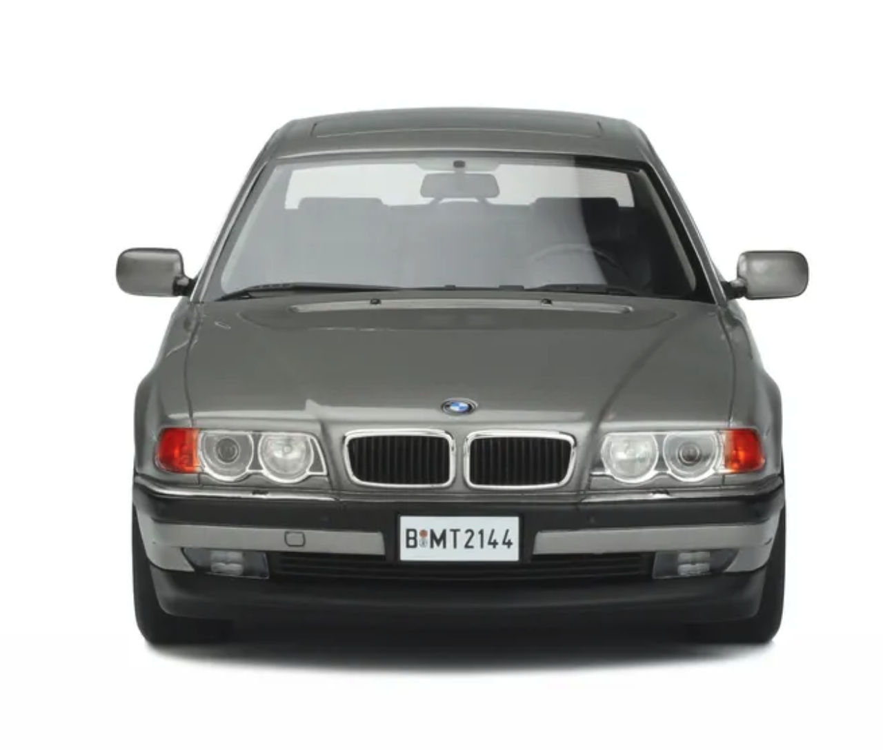ᐉ Модель автомобіля OttoMobile 1:18 BMW 750 iL E38 Aspen Silver