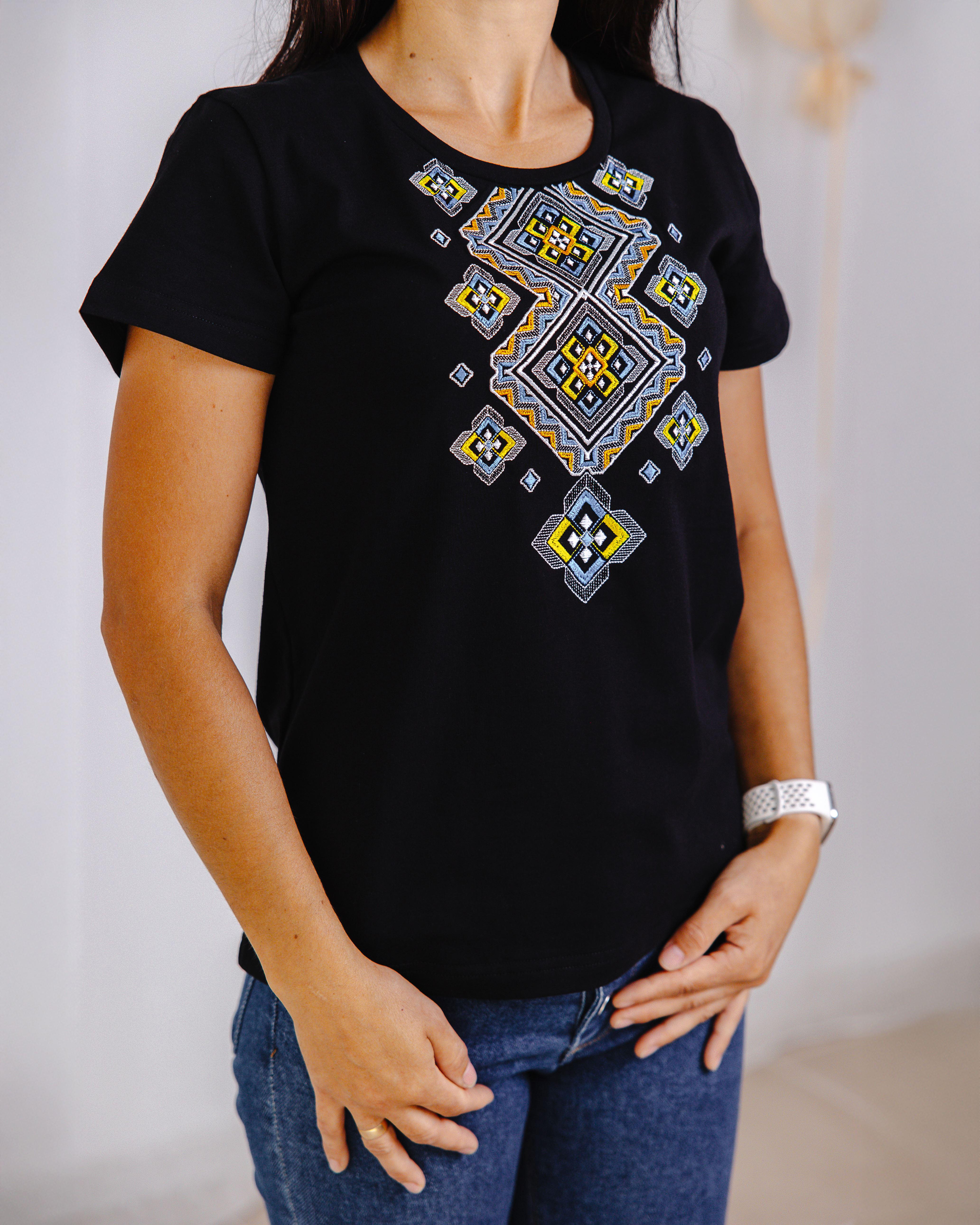 Футболка-вышиванка женская Этника 3XL Черный (0002354-XXXL) Футболка-вышиванка женская Этника 3XL Черный (0002354-XXXL)