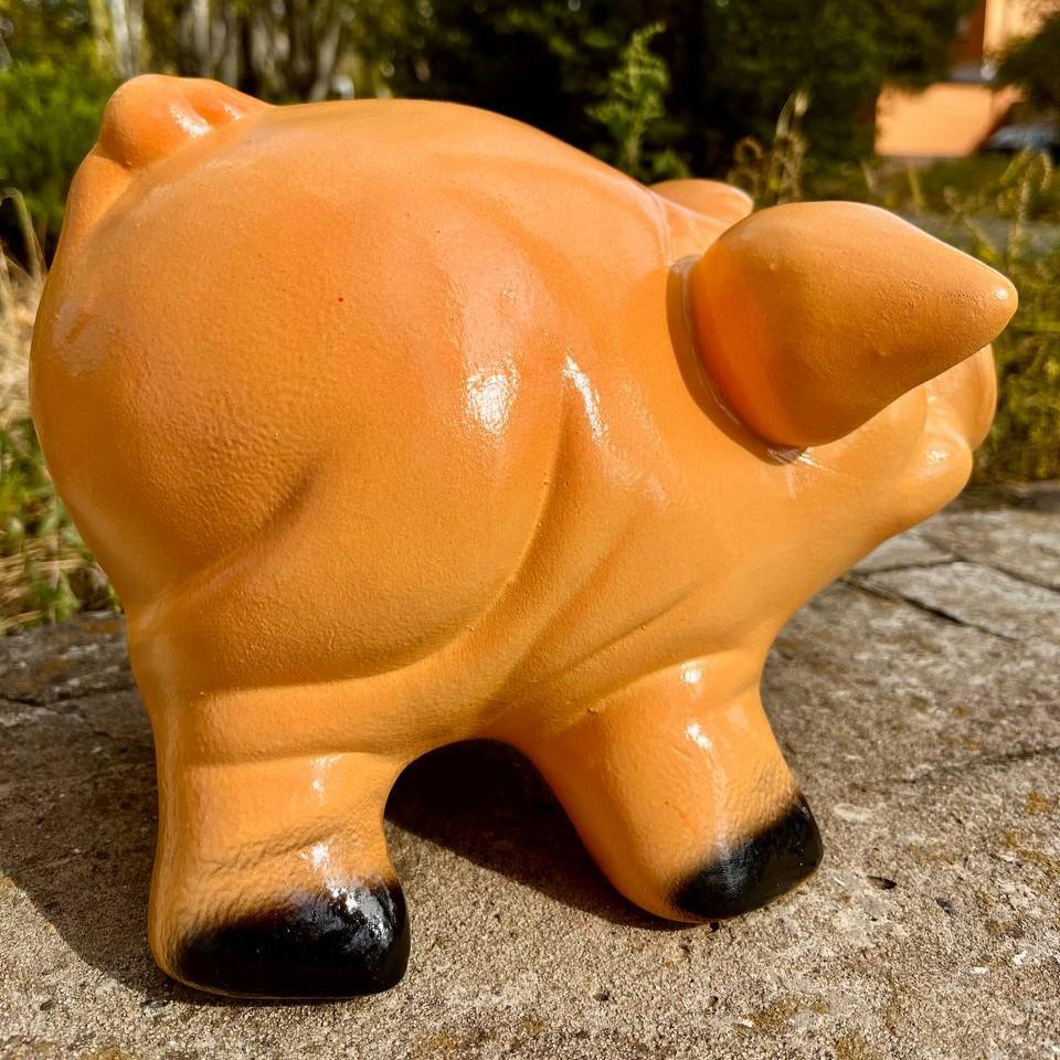 Скарбничка керамічна Весела Свинка 27x17x21 см (29614600) - фото 5 Скарбничка керамічна Весела Свинка 27x17x21 см (29614600) - фото 5