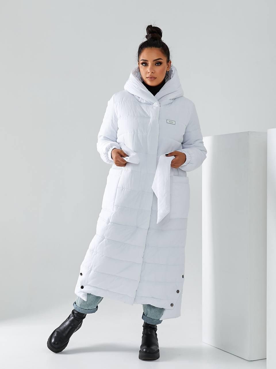 Пуховик довгий Аiza А032 на поясі кнопках блискавці та з капюшоном р. 46-48 Бордовий - фото 12 Пуховик довгий Аiza А032 на поясі кнопках блискавці та з капюшоном р. 46-48 Бордовий - фото 12