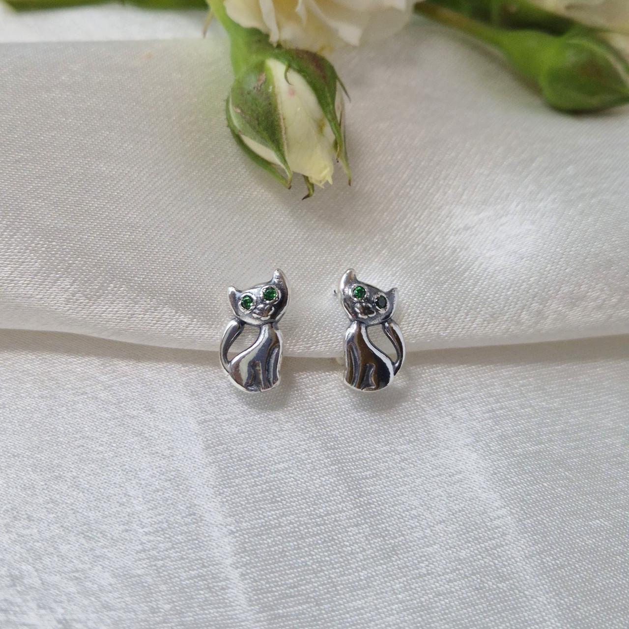 Серьги кот с зелеными глазами серебро 925 пробы черненное 2,70 г (5802р)