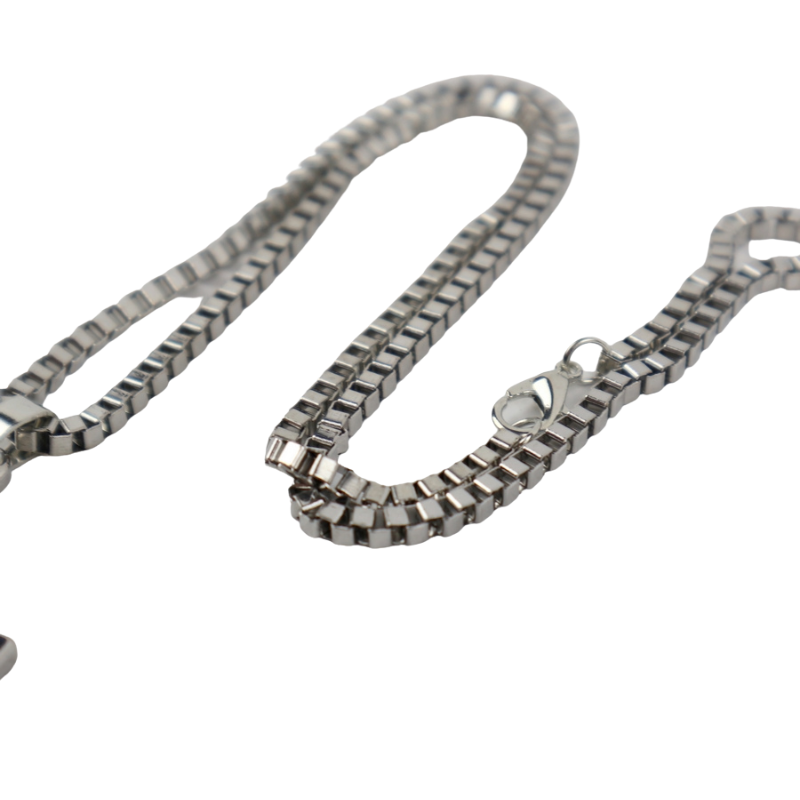 Кулон - хрестик Домініка Торетто з ланцюжком під срібло (4123466) - фото 4 Кулон - хрестик Домініка Торетто з ланцюжком під срібло (4123466) - фото 4