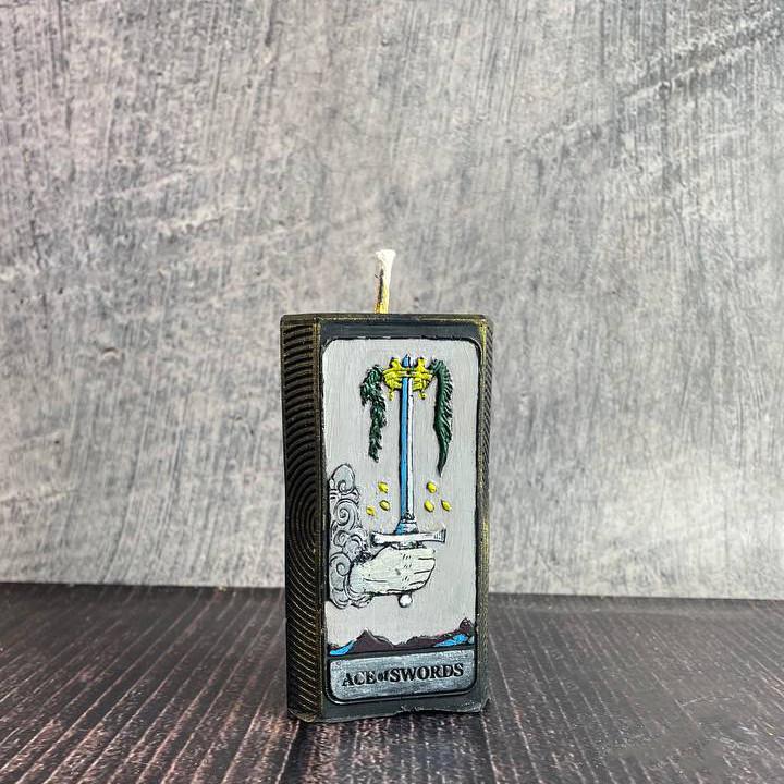 Свеча восковая карта Таро-Туз Мечей (1300)
