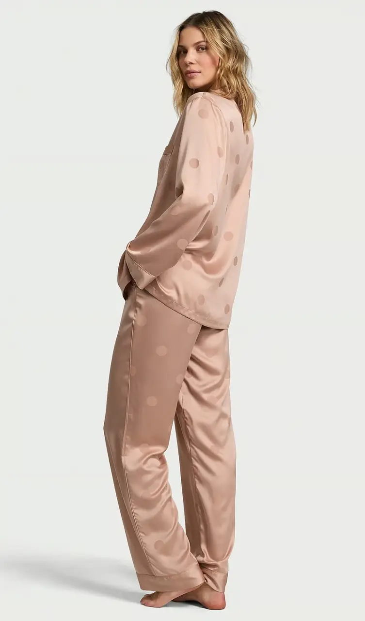Піжама сатинова Victoria's Secret Long S Бежевий (27063981) - фото 2 Піжама сатинова Victoria's Secret Long S Бежевий (27063981) - фото 2
