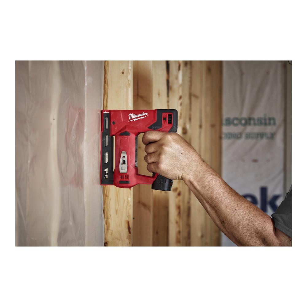 Степлер акумуляторний Milwaukee M12 BST-0 (4933459634) - фото 4 Степлер акумуляторний Milwaukee M12 BST-0 (4933459634) - фото 4