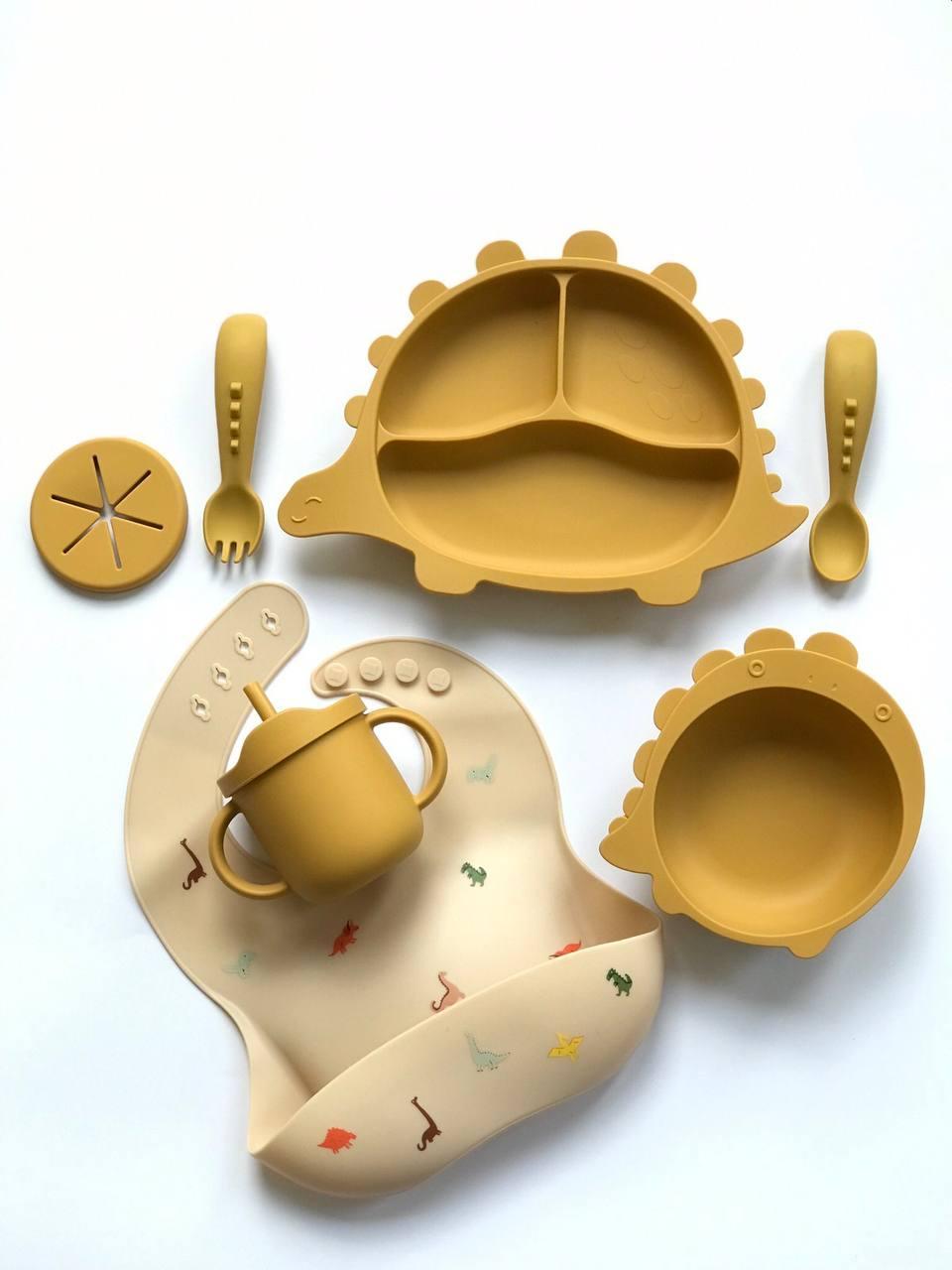 Набор силиконовой посуды для первого прикорма Дино слюнявчик/тарелка на присоске/поильник Коричневый (2444)