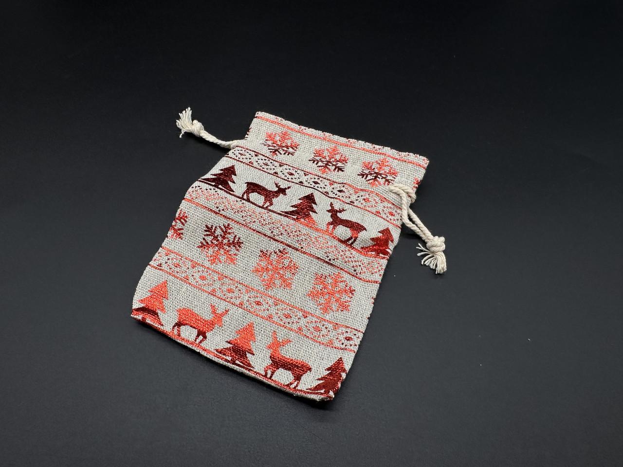 Подарунковий мішечок із новорічним принтом на затяжках із мішковини 14х10 см Бежевий із червоним (BGN-102) - фото 2