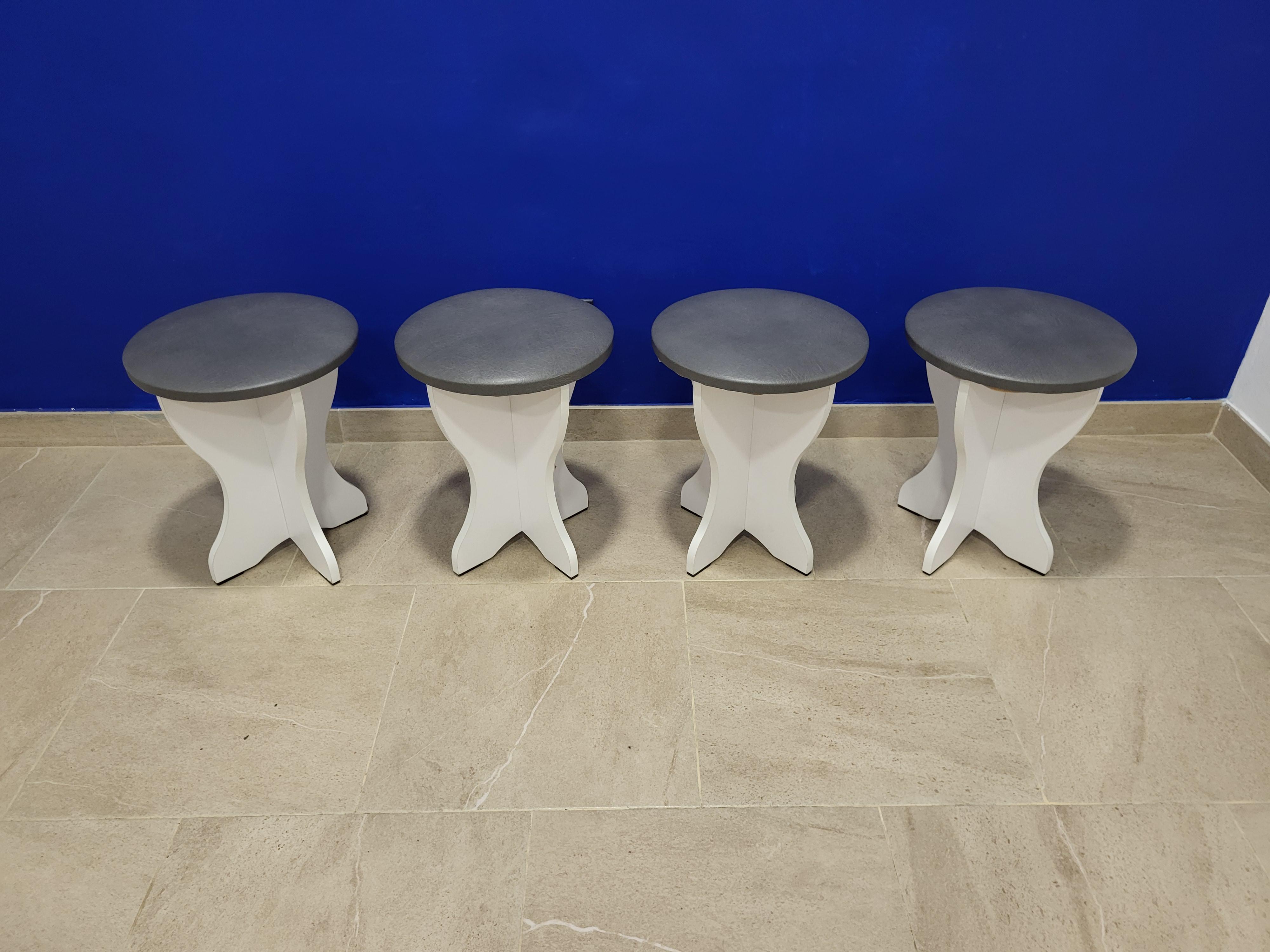 Комплект табуретов Боярин ДСП/экокожа 35х35х42 см 4 шт. Белый/Серый (4T-B-ES)