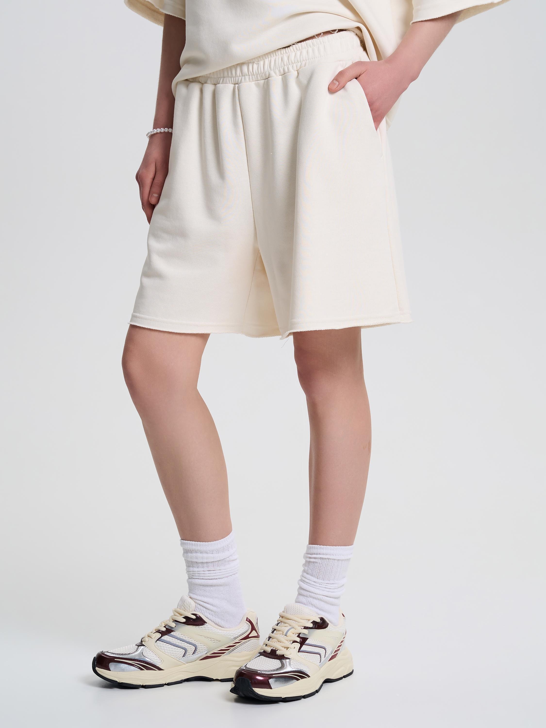 Шорты женские широкие с необработанным краем ROZA 240612 XL Светло-бежевый (4824005721090) Шорты женские широкие с необработанным краем ROZA 240612 XL Светло-бежевый (4824005721090)