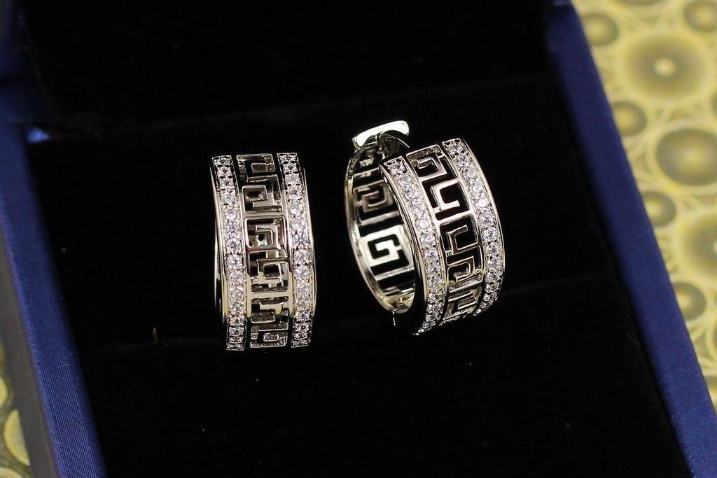 Серьги Xuping Jewelry с греческим узором по краям дорожки из камешков 1,8 см Серебристый (2147655731)