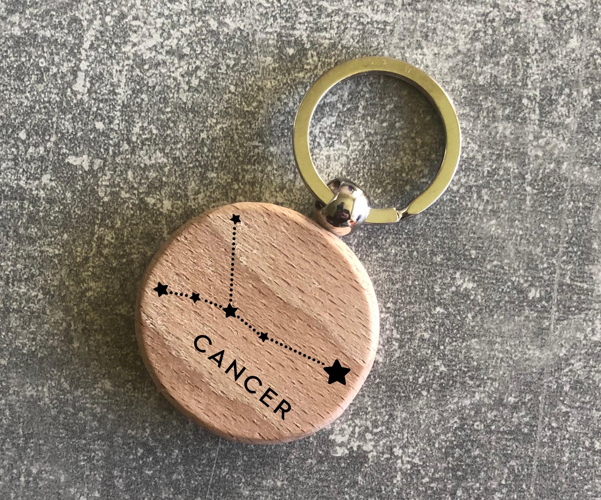 Брелок деревянный круглый с созвездием зодиака "Рак" (15010204004)