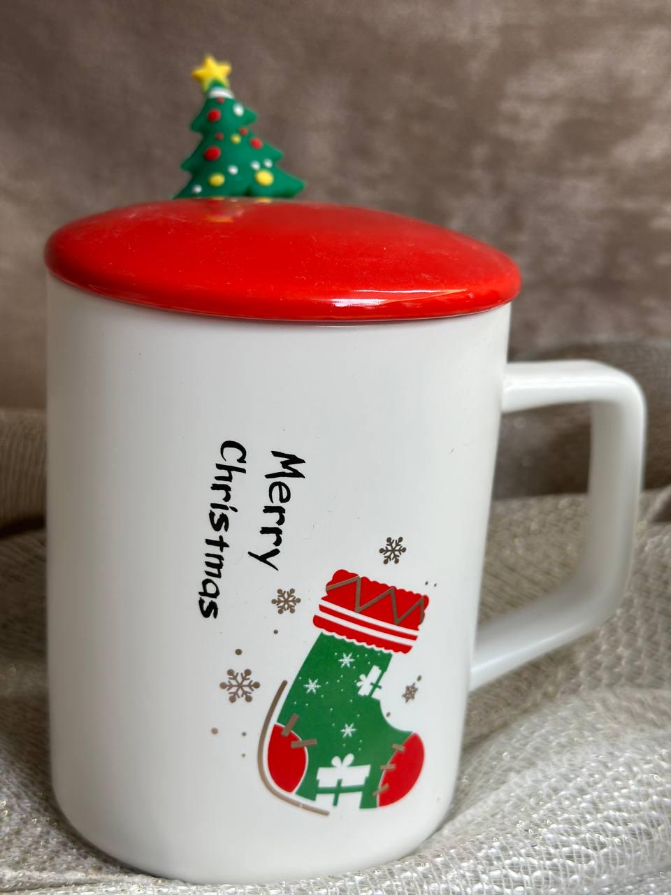 Чашка новорічна Christmas tree фарфор з кришкою та ложкою 360 мл (R33367) - фото 2 Чашка новорічна Christmas tree фарфор з кришкою та ложкою 360 мл (R33367) - фото 2