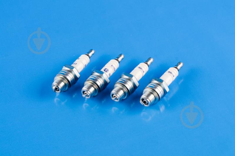 Свечи зажигания ГАЗ 24 Волга 2410, 3102, 31029, 3110, 3307, 3308, 53, 66, УАЗ 3151, 469 (Classic N17.4B) BRISK