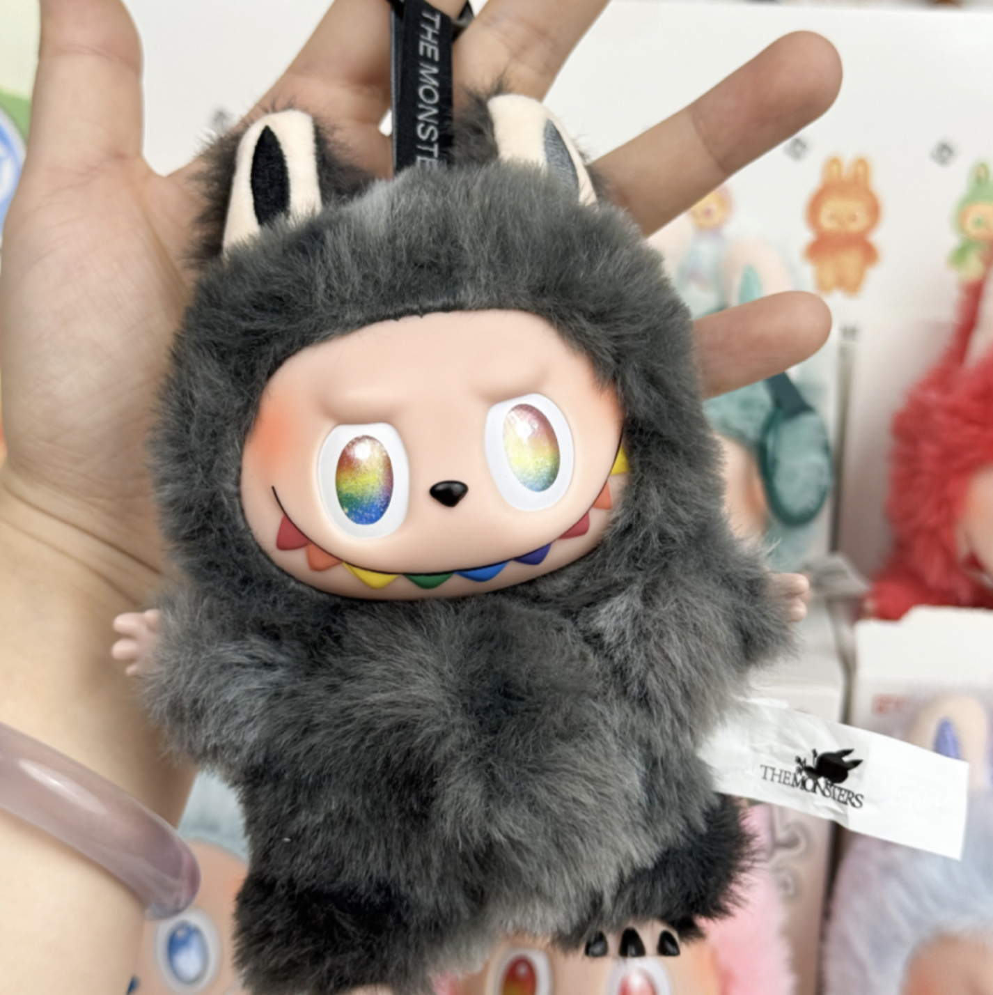 Игрушка-брелок Pop Mart Labubu Art The Monsters 3 серия 17 см - фото 8 Игрушка-брелок Pop Mart Labubu Art The Monsters 3 серия 17 см - фото 8