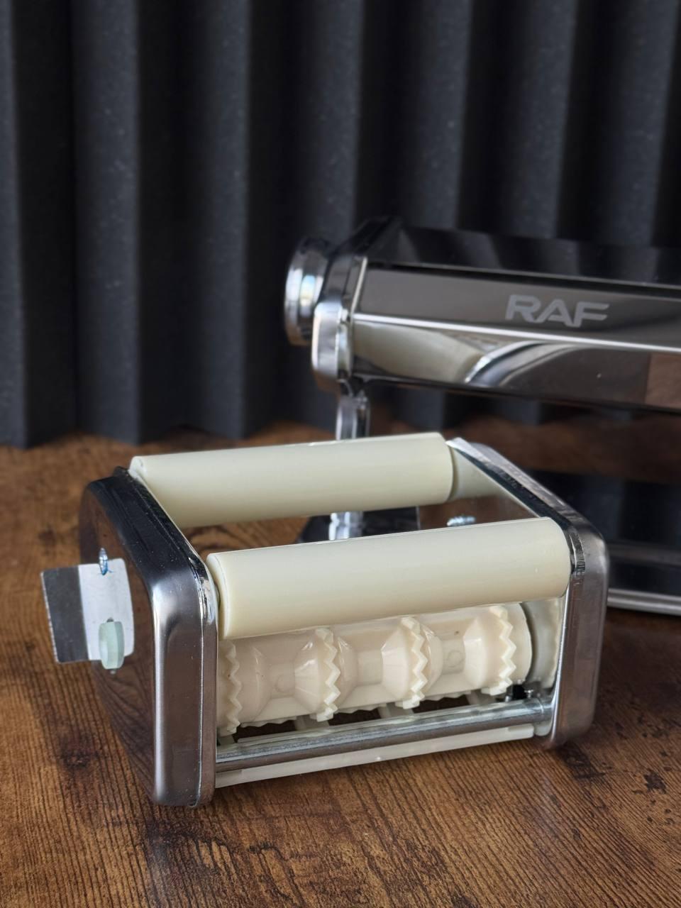 Машинка с насадкой для равиоли RAF R.6670 ручная - фото 4 Машинка с насадкой для равиоли RAF R.6670 ручная - фото 4