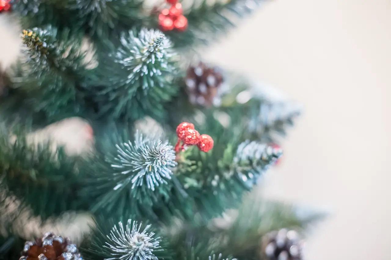 Искусственная елка Элитная с шишками и калиной 2 м - фото 2 Искусственная елка Элитная с шишками и калиной 2 м - фото 2