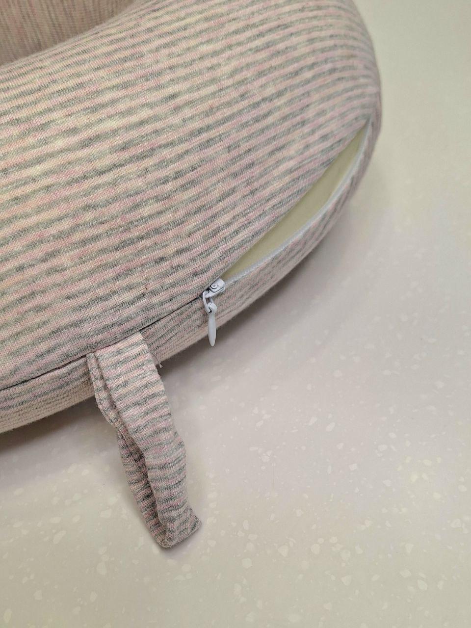 Подушка-рогалик дорожня Colorful Home з ефектом пам'яті Рожевий/Сірий (1443) - фото 3 Подушка-рогалик дорожня Colorful Home з ефектом пам'яті Рожевий/Сірий (1443) - фото 3