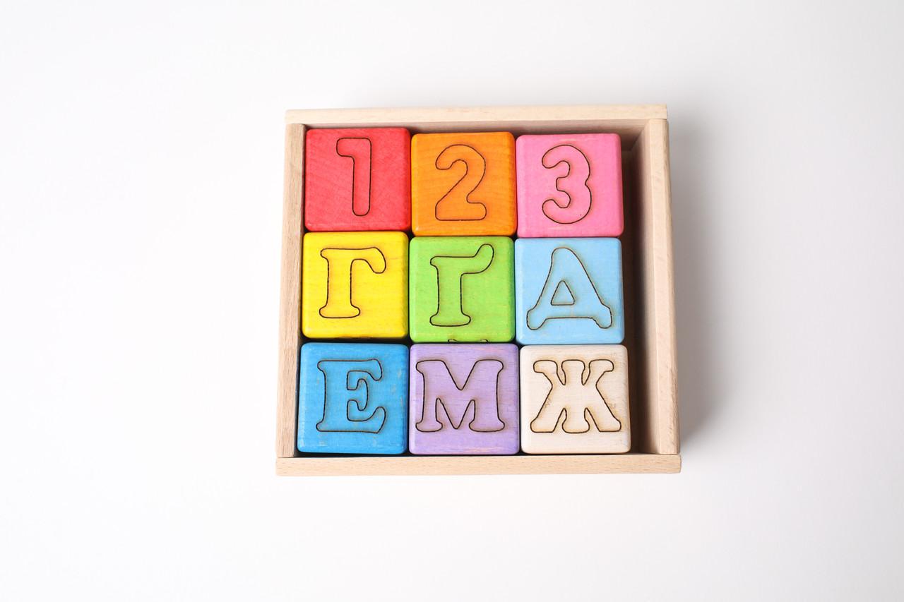 Дерев'яна іграшка кубіки фарбовані букви та цифри 4х4 см (KD-235-2) Дерев'яна іграшка кубіки фарбовані букви та цифри 4х4 см (KD-235-2)