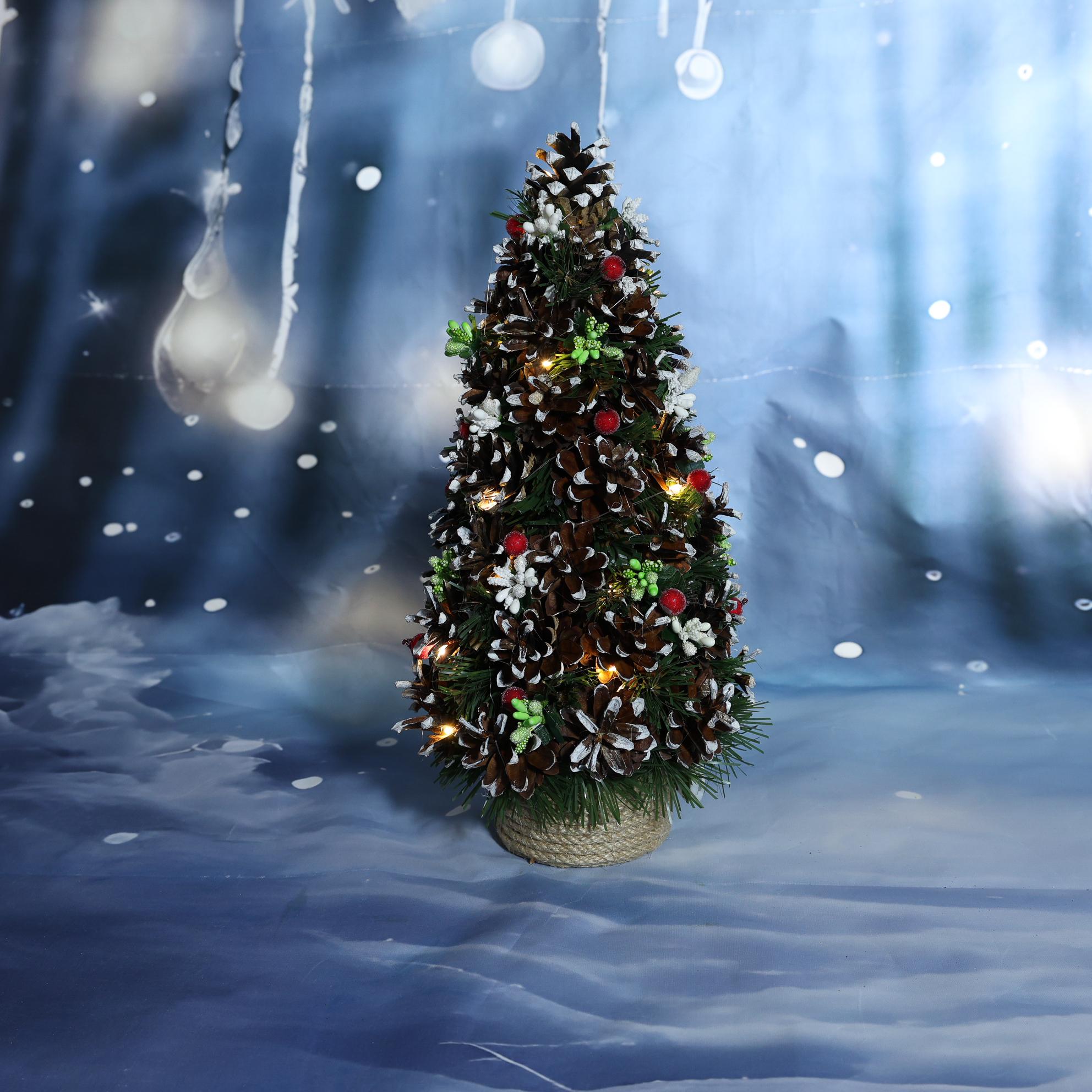 Елка декоративная ДАЙС из шишек и декора на подставке обтянутой веревкой и лед подсветкой 35 см (Е3504Л) - фото 4