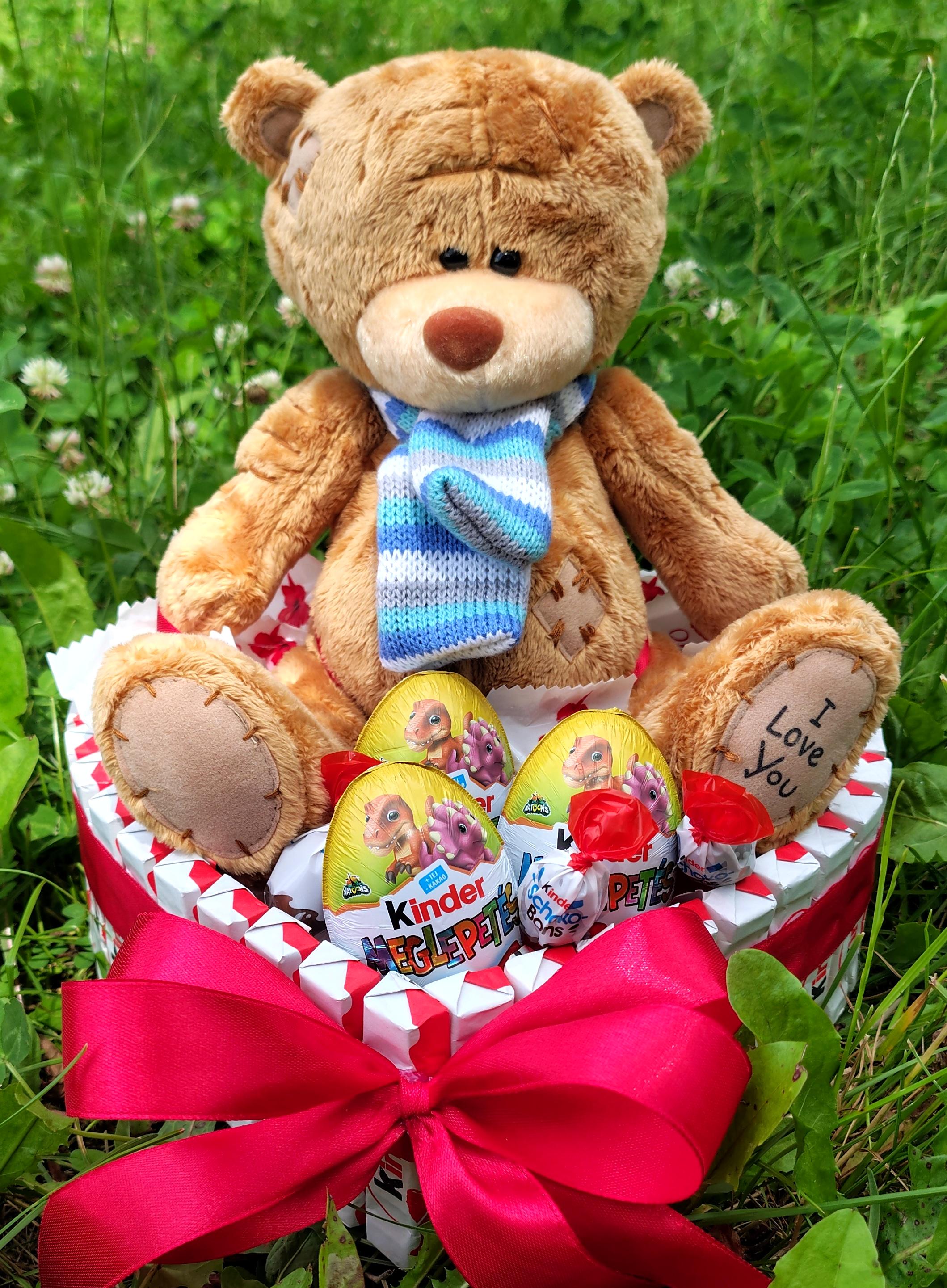 Набор с мишкой и конфетами Raffaello и Kinder сердце (t019)