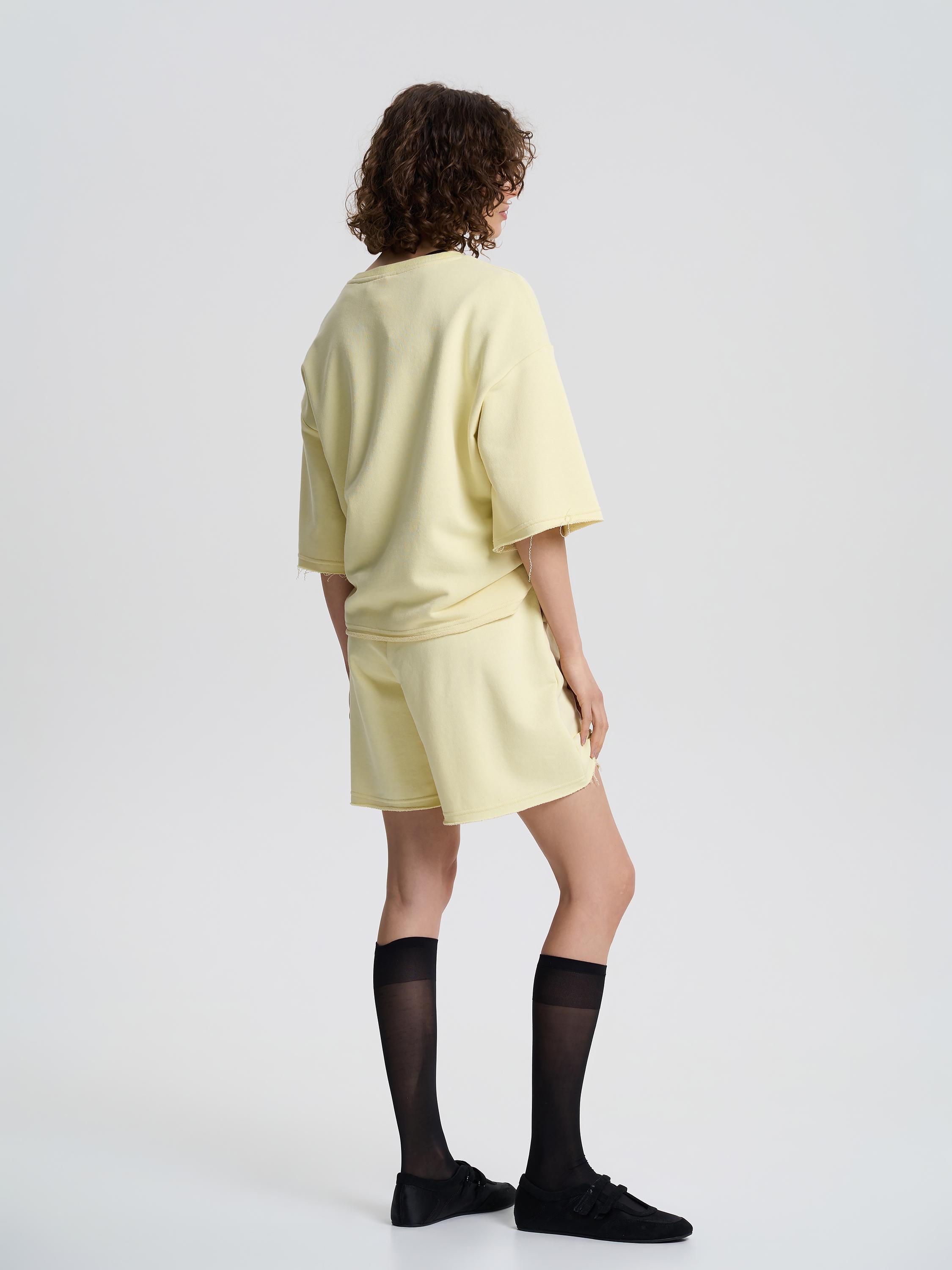 Футболка жіноча щільна з необробленим краєм ROZA 240607 2XL Ніжно-жовтий (4824005717796) - фото 3 Футболка жіноча щільна з необробленим краєм ROZA 240607 2XL Ніжно-жовтий (4824005717796) - фото 3