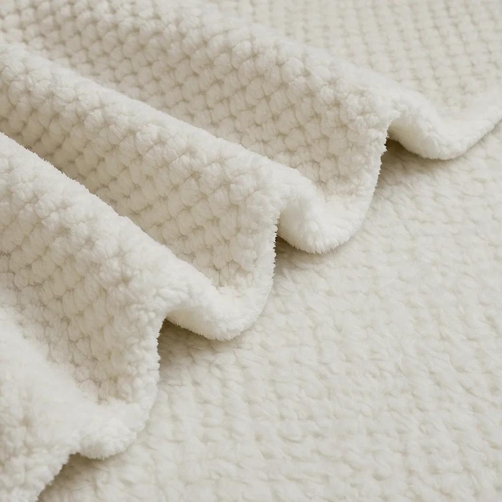 Плед-одеяло утепленное фланелевое бархатное для дивана и кровати 200х230 см Белый - фото 2