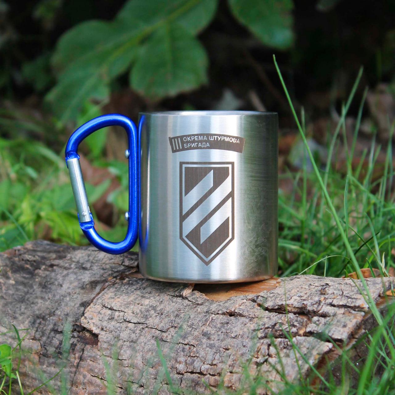 Чашка металлическая "Окрема штурмова бригада Азов" с карабином и гравировкой 300 мл (12752632)