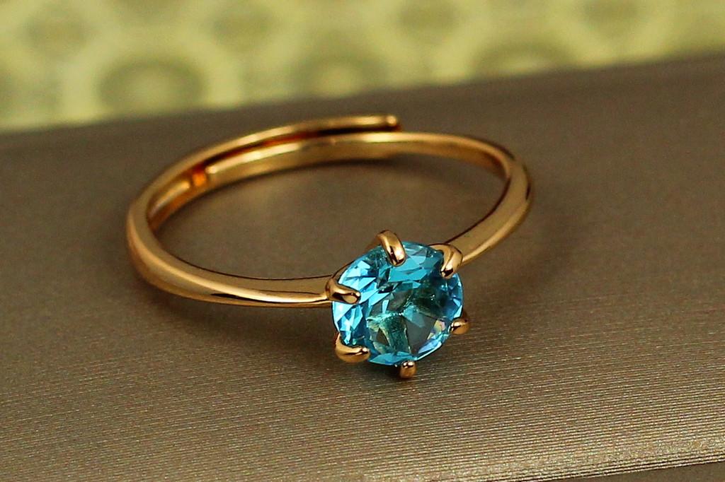Кольцо раздвижное Xuping Jewelry тонкое с голубым фианитом р. 17 Золотистый