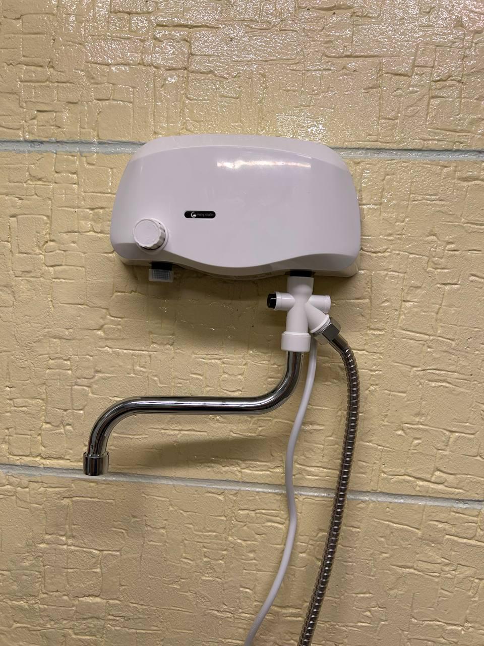 Проточний водонагрівач-душ Universal AQUA-JET електричний/термостатичний із терморегулятором 3,5 кВт (RY-GB-1) - фото 2