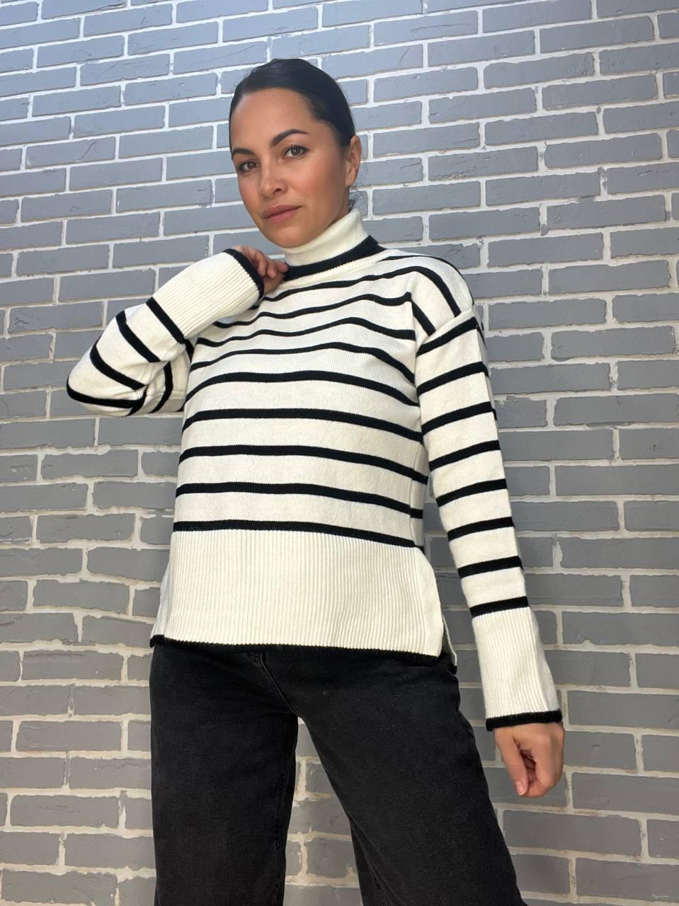 Светр жіночий A-N 263 високе горло смуга розрізи вільний OS Білий (3146) - фото 5