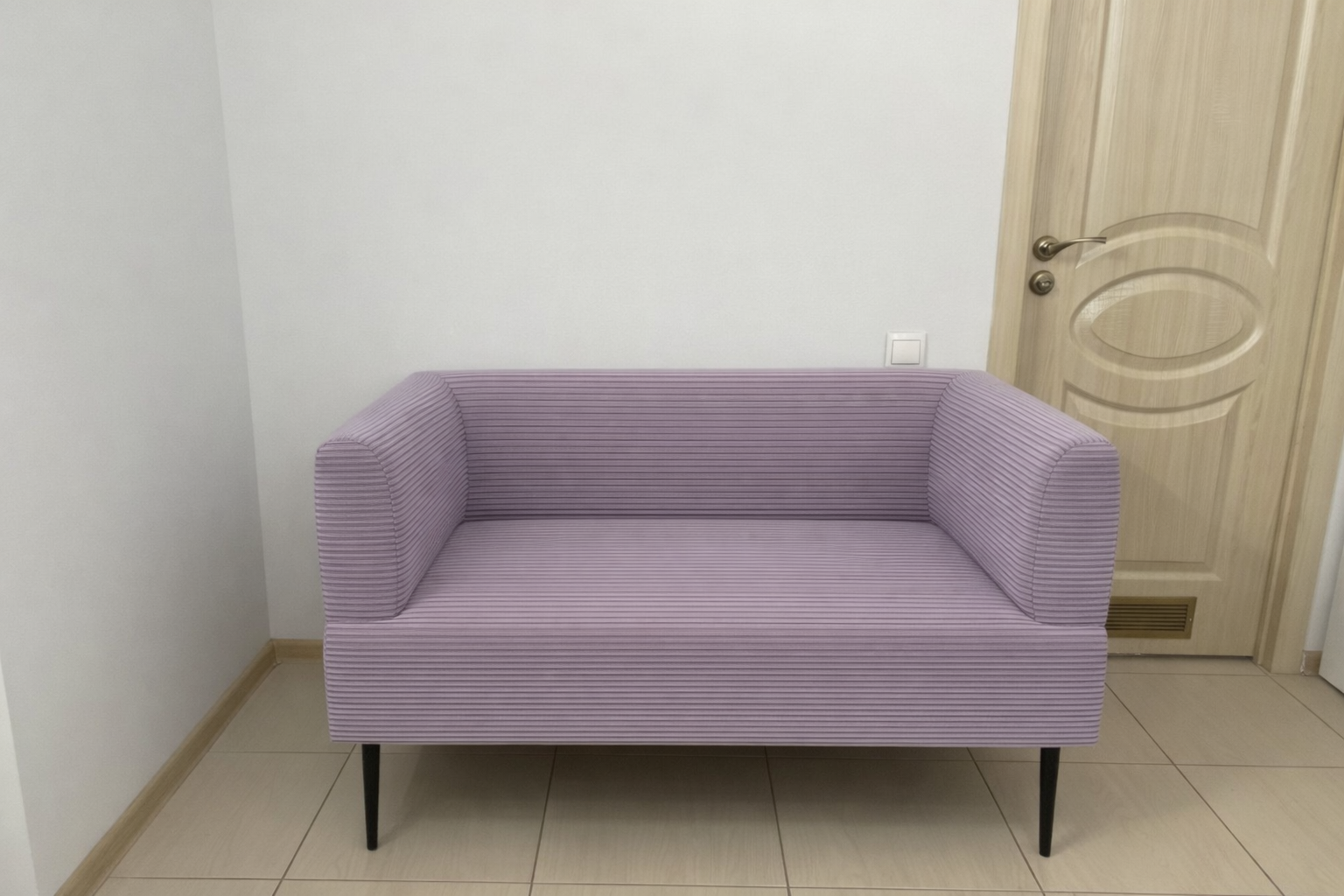 Диван офісний Tobi Sho Бенно-1 з підлокітниками 1200х720х750 мм велюр/вельвет Lotus 65/Lilac (gfjkgh77)