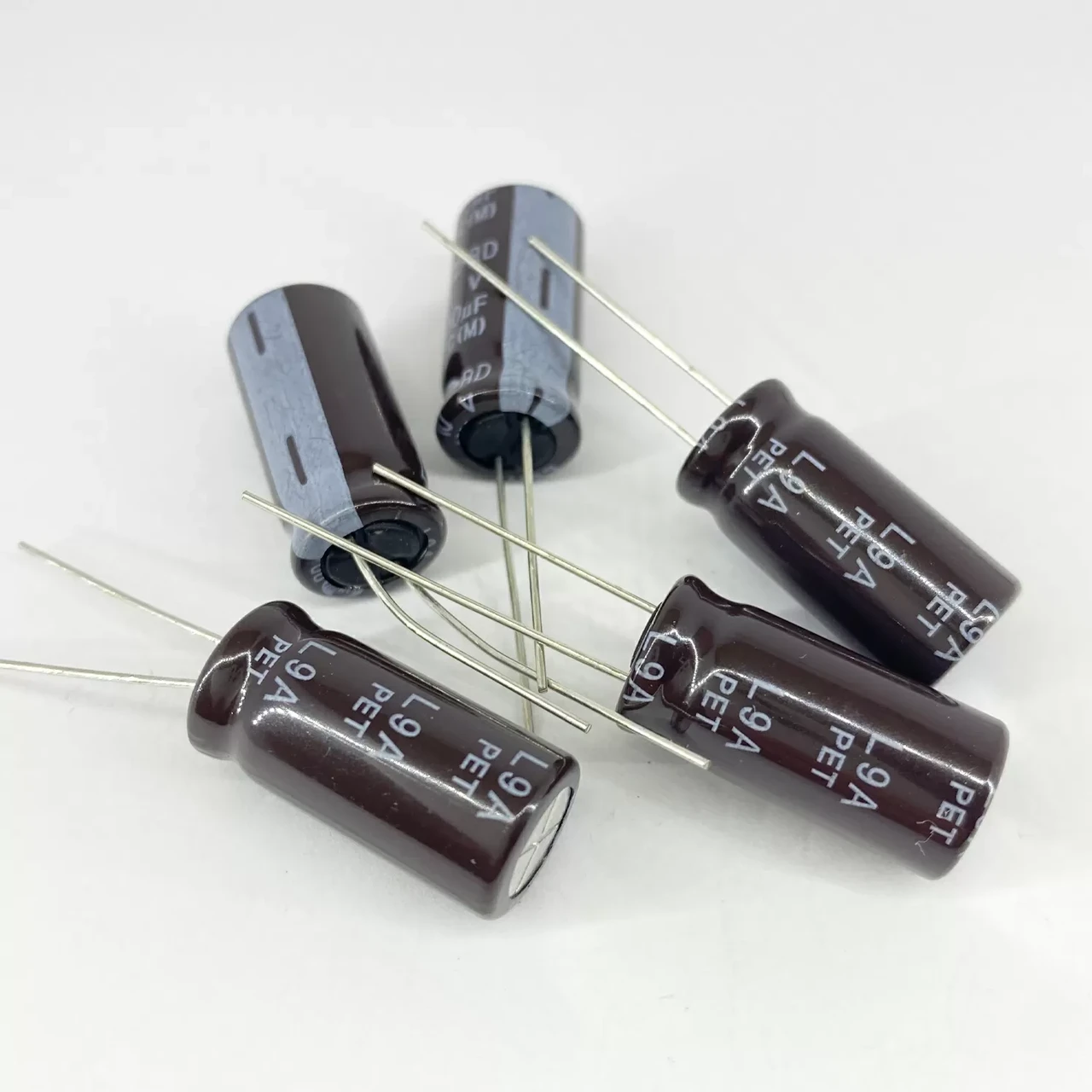 Конденсаторы электролитические SAMWHA 2200 мкф 10V 10x20 мм 105 °C (1965011362)
