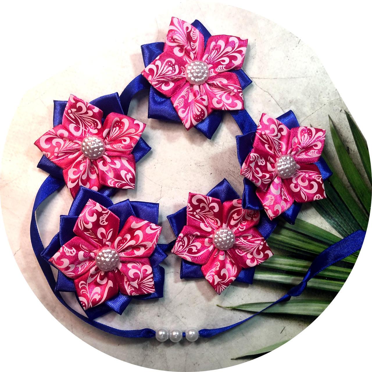 Стрічка в косу з квітками 55х7х6 см Рожево-синій (10818)