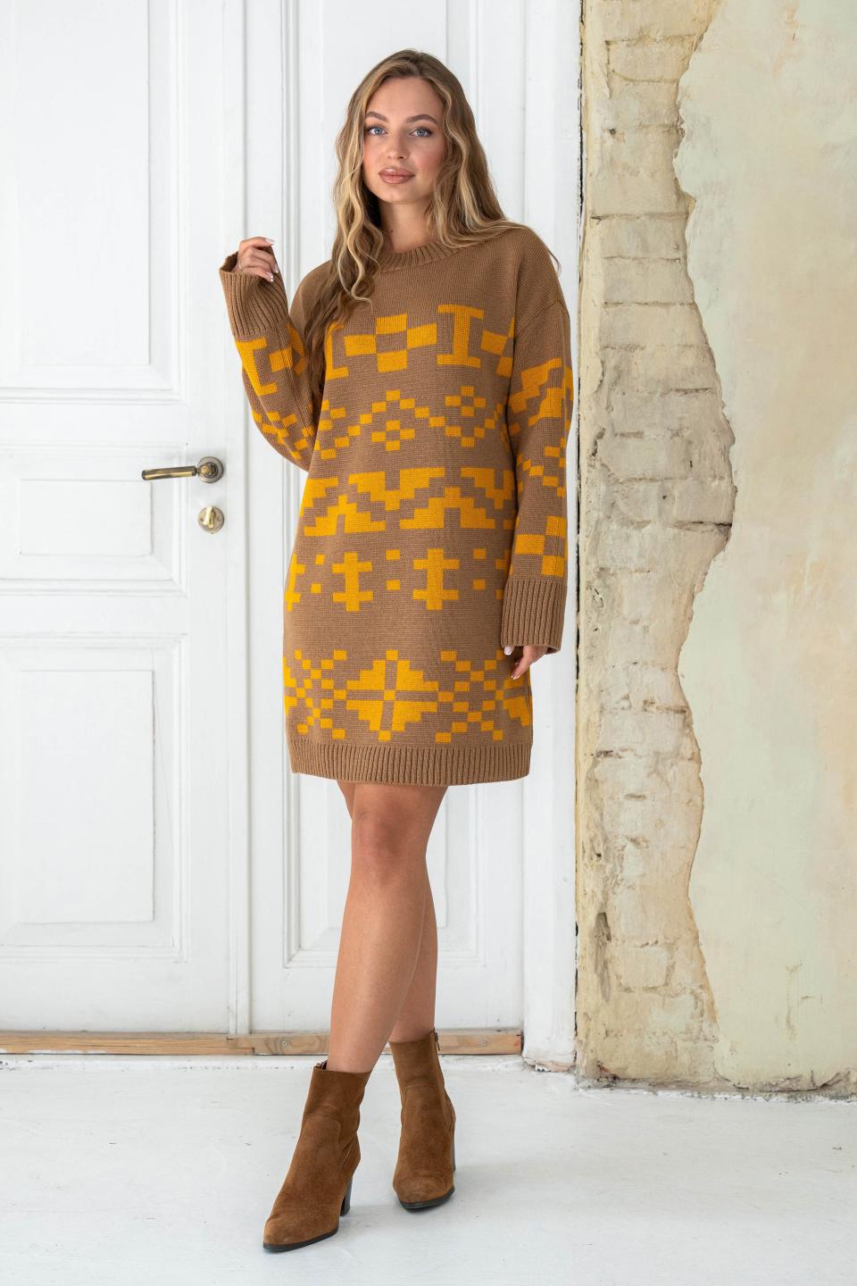 Платье вязаное с орнаментом р. 48-54 Карамельно-горчичное (ОЛ01) - фото 1 Платье вязаное с орнаментом р. 48-54 Карамельно-горчичное (ОЛ01) - фото 1
