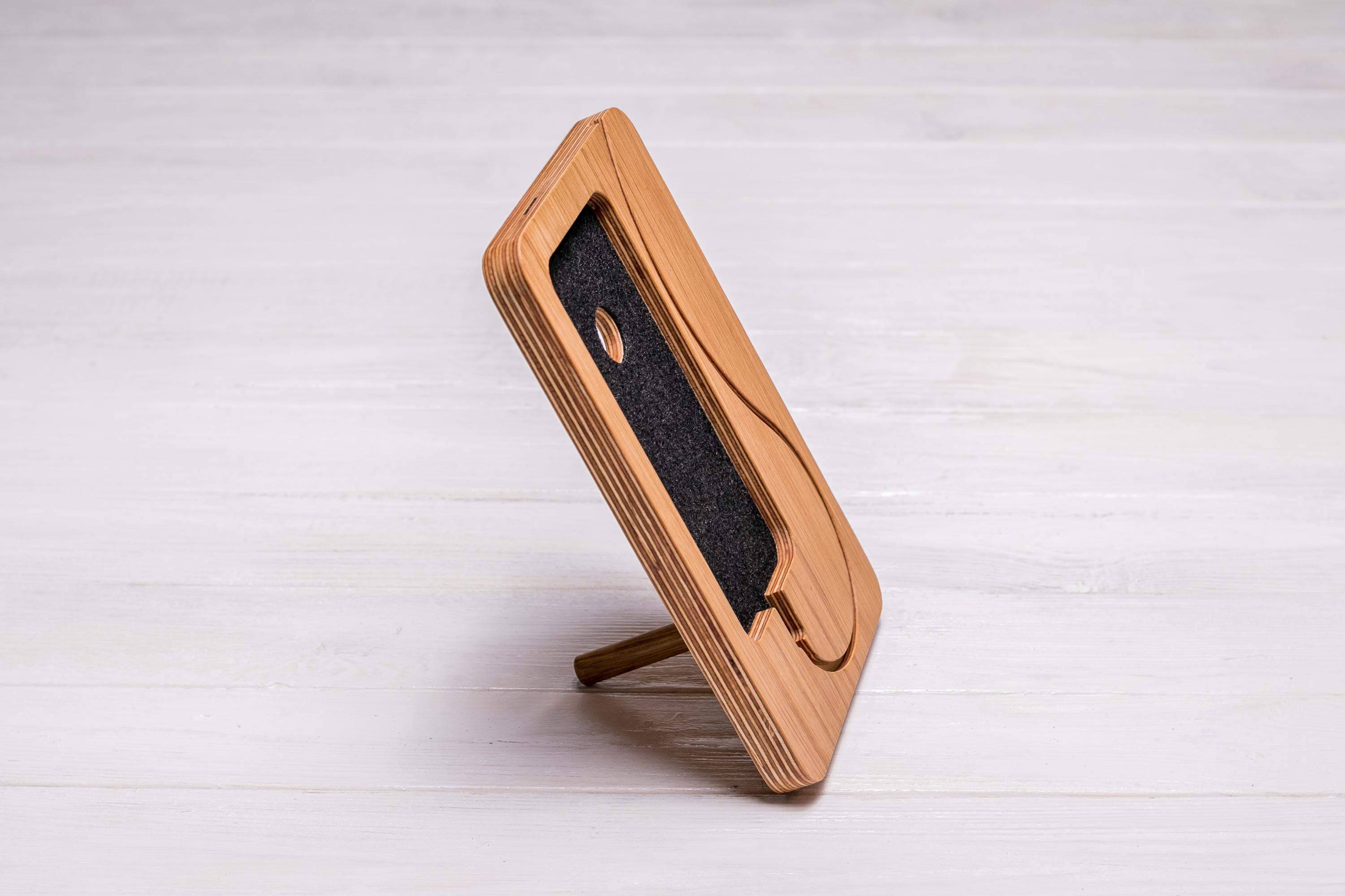 Подставка EcoWalnut для смартфона телефона зарядного устройства Number (AW-4)